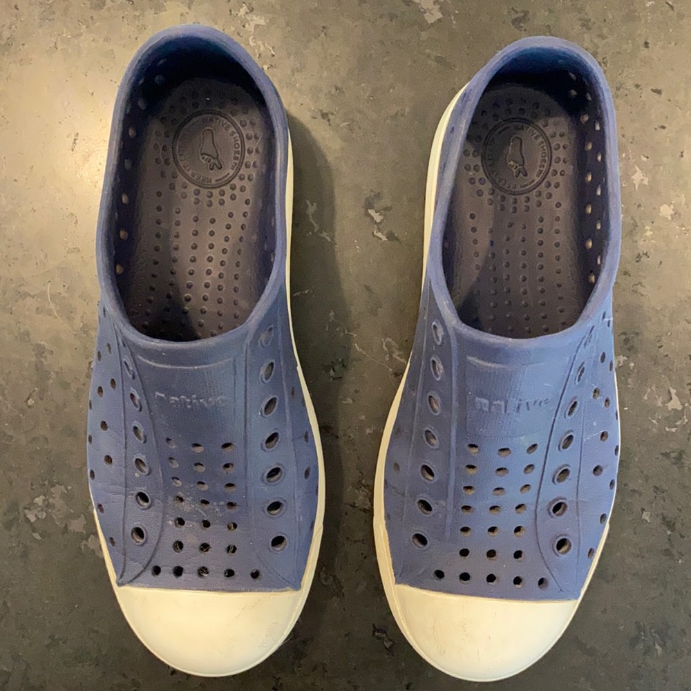 Native Navy shoes size J1